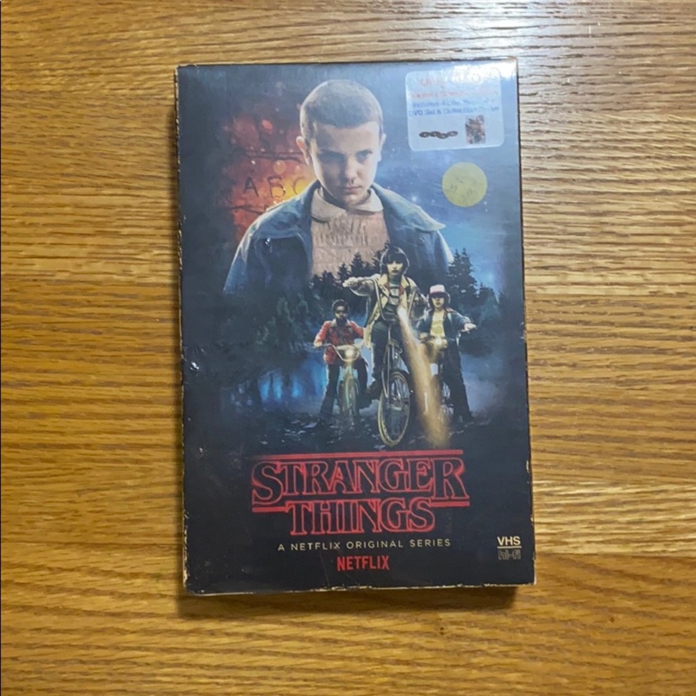 New Stranger Things Season 1 Blu-Ray and DVD Set